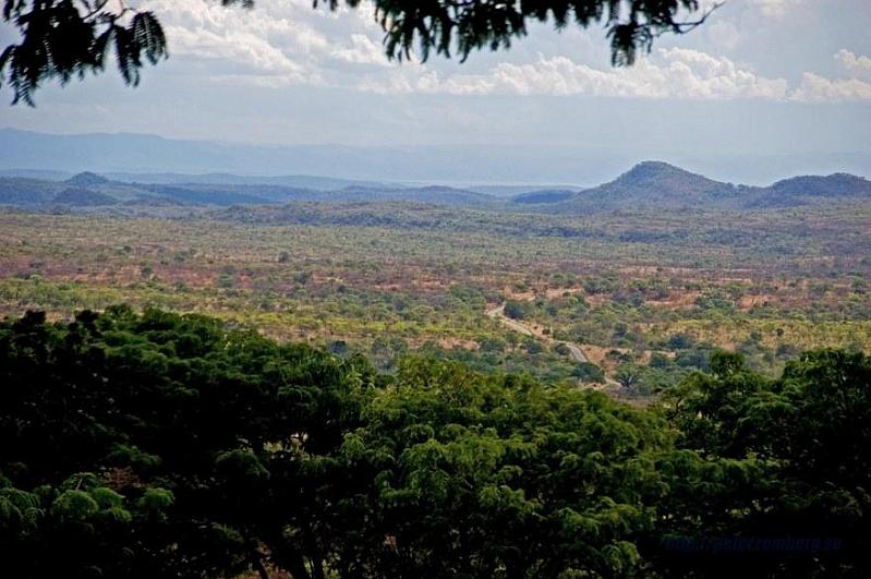 Zimbabwe travel (3).jpg - The road to- and the Kariba dam.